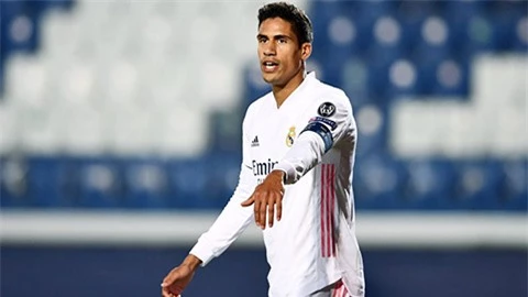 Chưa có lời đề nghị nào của MU dành cho Varane