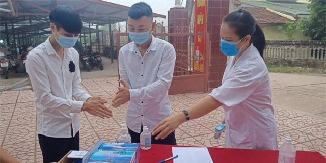 Học sinh tại Bắc Giang, Bắc Giang trở lại trường ôn thi tốt nghiệp THPT 2021 - Ảnh 1.