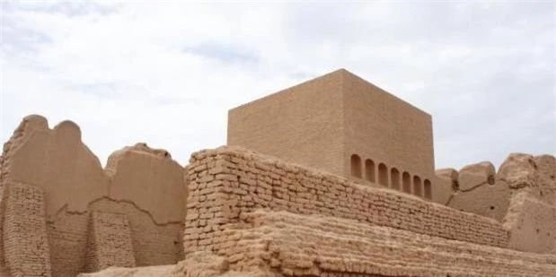 Phát hiện mộ cổ nghìn năm của danh tướng trên sa mạc: Nguyên liệu làm quan tài chưa từng thấy trên thế giới - Ảnh 3.