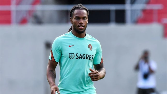 'Cậu bé vàng' Renato Sanches được hàng loạt ông lớn săn đuổi