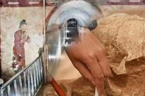 Khai quật lăng mộ công chúa đẹp nhất thời Đường, tất cả "đứng hình" khi thấy bộ xương khô của đàn ông đã ngồi trong đó cả ngàn năm