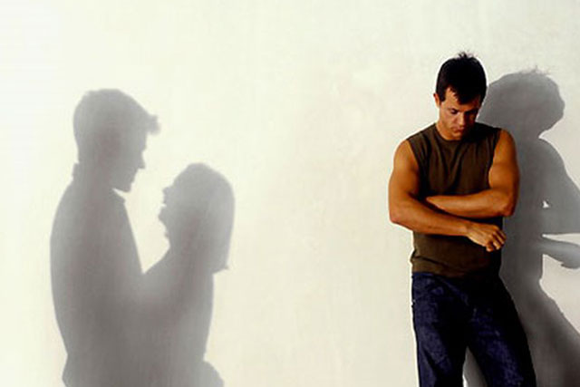 Bị phát hiện ngoại tình, vợ quay ra… bắt đền bác sỹ