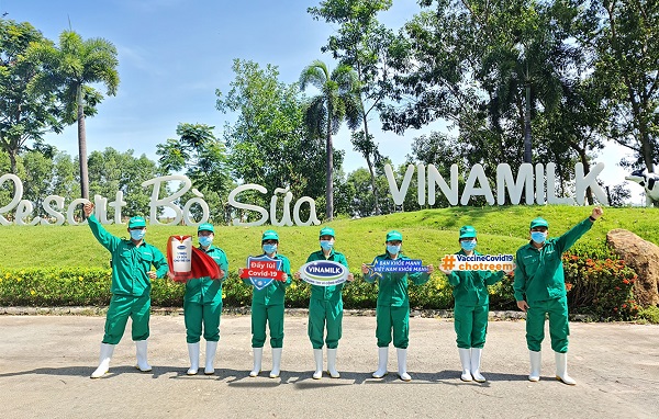 Thông điệp “Bạn khỏe mạnh, Việt Nam khỏe mạnh” được hưởng ứng bởi các nhân viên Vinamilk trên cả nước trong ngày khởi động chiến dịch.