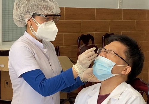 Lâm Đồng: Tiếp tục dừng nhiều dịch vụ không thiết yếu, xét nghiệm nhanh Covid-19 tại các chốt kiểm soát