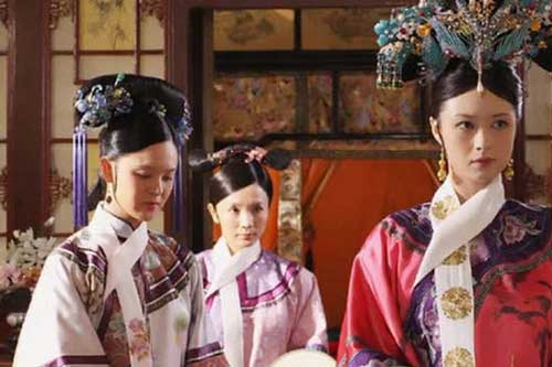 Dải lụa trắng trên cổ phi tần thời Mãn Thanh ngoài làm đẹp còn bí mật gì?