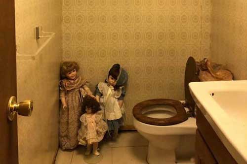 Vã mồ hôi với những nhà vệ sinh dị nhất thế giới: Số 9 có khi chưa kịp vào thì đã "thăng thiên"