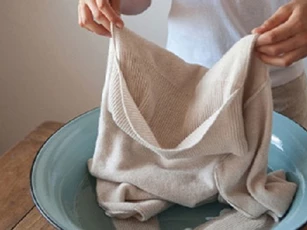 Mẹo khắc phục tình trạng quần áo bị ố, mốc