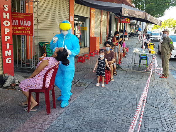 Quận Thanh Khê (Đà Nẵng): Hơn 2300 mẫu xét nghiệm lần 3 có kết quả âm tính SARS-CoV-2