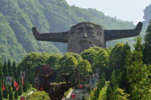 Có một ngọn núi bí ẩn ở Tứ Xuyên khiến những ai tiến vào đều phát điên hoặc tử nạn, rốt cuộc ở đây có gì?