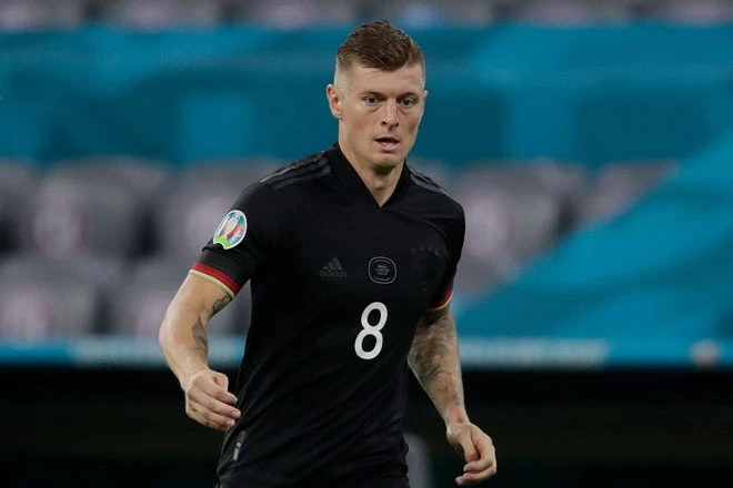 Tiền vệ trung tâm: Toni Kroos (Đức).