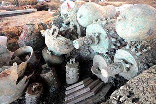 Nước suối trong vắt đột nhiên chảy ra từ ngọn núi, chuyên gia tới tìm nguyên nhân thì phát hiện 'những thứ khó tin'