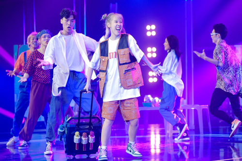 Hậu Hoàng gây thích thú với gu ăn vận nổi loạn, hài hước