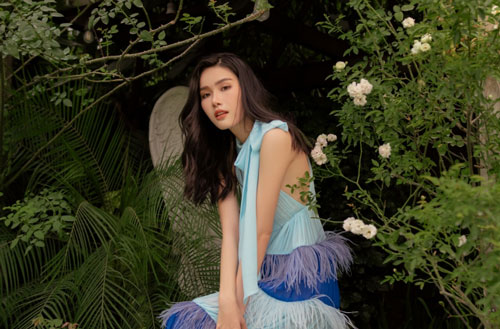 Á hậu Phương Anh khoe sắc dịu dàng mừng tuổi mới