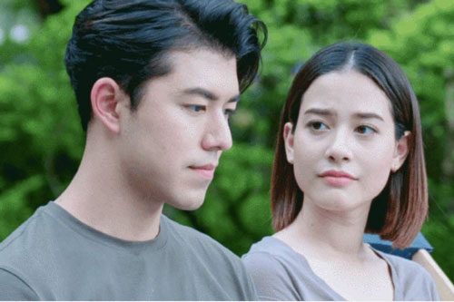 Bắt gặp bố chồng chở người lạ vào nhà nghỉ, tôi về nói một điều với ông xã khiến cả nhà náo loạn