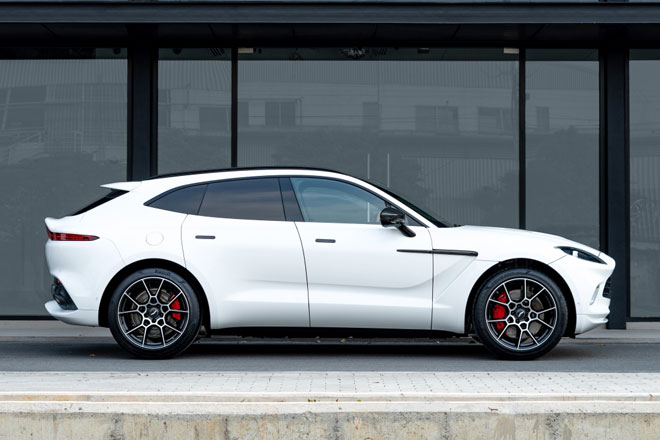 Những điều cần biết về siêu xe Aston Martin DBX 2021