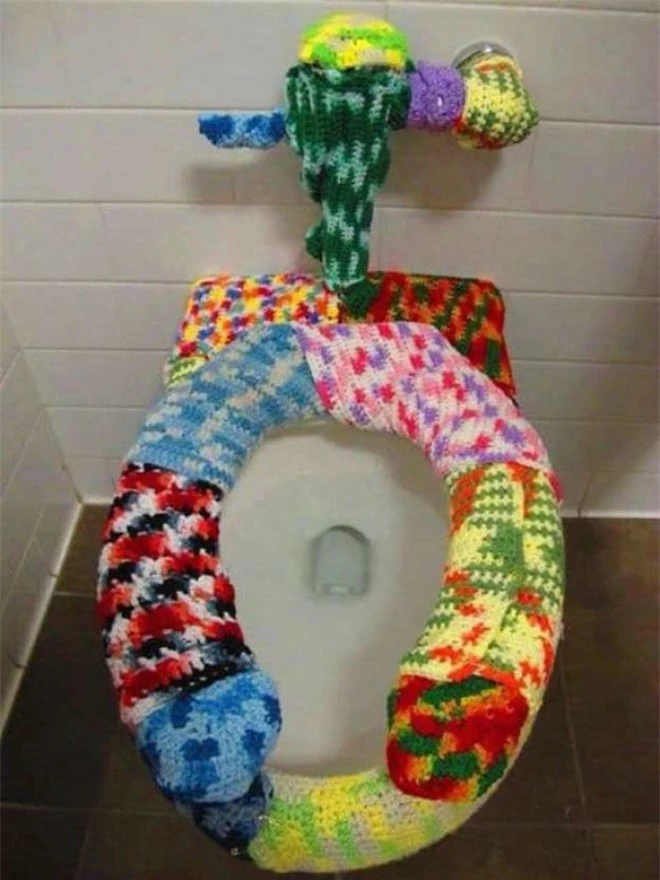 Vã mồ hôi với những nhà vệ sinh dị nhất thế giới: Số 9 có khi chưa kịp vào thì đã thăng thiên - Ảnh 6.