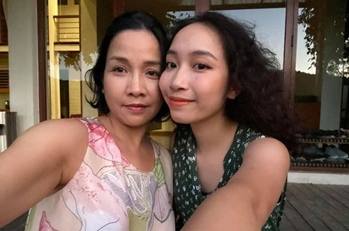 Mỹ Linh tự hào khoe cô út Mỹ Anh giành học bổng "khủng" của Anh Quốc