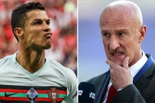 HLV Marco Rossi của ĐT Hungary đã lên tiếng chỉ trích tiền đạo Cristiano Ronaldo.