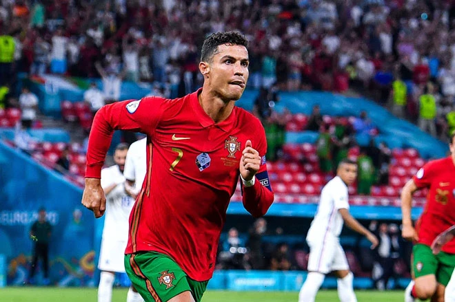 Tiền đạo: Cristiano Ronaldo (Bồ Đào Nha).