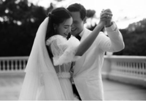 Kim Lý đăng ảnh cưới với Hồ Ngọc Hà nhưng không quên nhắc đến Subeo vì điều này