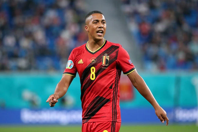 Tiền vệ phòng ngự: Youri Tielemans (Bỉ).