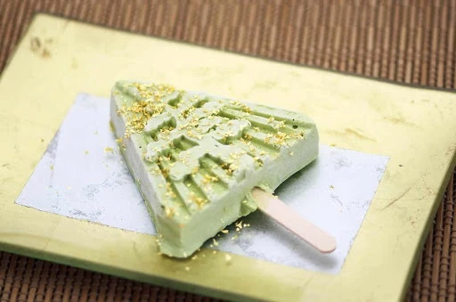 Kem lâu chảy: Các nhà khoa học Nhật Bản đã tìm ra nguyên liệu giúp kem không chảy quá nhanh - polyphenol dâu tây. Tên loại kem này là Kanazawa Ice, được bán ở một số nơi tại Nhật. Chúng có thể giữ hình dạng của mình trong nhiều tiếng liền. Ảnh: Wabisabinavi.