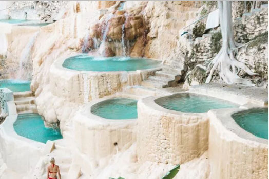 Suối nước nóng: "Thần dược" của khách du lịch