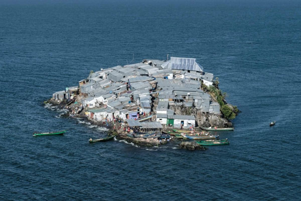 Cuộc sống sinh hoạt của con người trên hòn đảo nhỏ nhất hành tinh