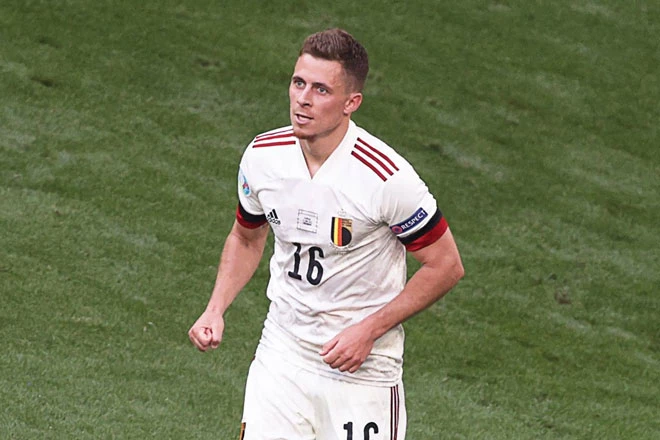 Tiền vệ trái: Thorgan Hazard (Bỉ).