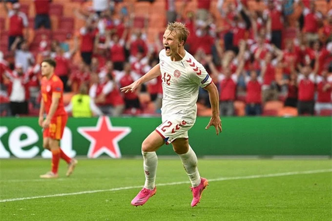 Dolberg tỏa sáng rực rỡ ở trận Wales vs Đan Mạch với 1 cú đúp