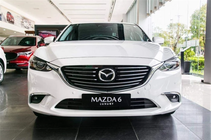 Mazda6 giảm giá kịch sàn, giá ngang Hyundai Elantra 1