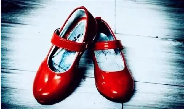 Sự cố “đôi giày đỏ” châu Âu: 400 người không ngừng nhảy và chết đi vì kiệt sức, nguyên nhân do đâu? - Ảnh 3.
