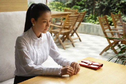 Hết tháng thử việc, nhận được phong bì và câu khen ngợi của sếp mà tôi tức giận đến mức bật khóc và muốn nghỉ việc