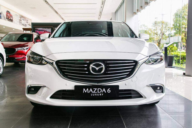 Mazda6 giảm giá kịch sàn, giá ngang Hyundai Elantra