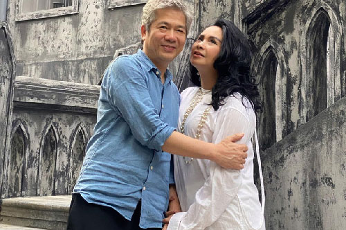 Diva Thanh Lam khoe ảnh tình tứ bên chồng bác sĩ sau lễ dạm ngõ, nhìn nụ cười là biết hạnh phúc thế nào
