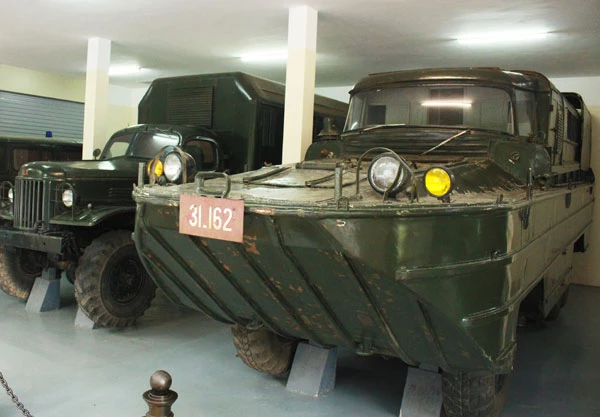 Những chiếc xe từng trực tiếp tham gia di chuyển thi hài Bác, hiện được trưng bày tại Khu di tích K9 Đá Chông