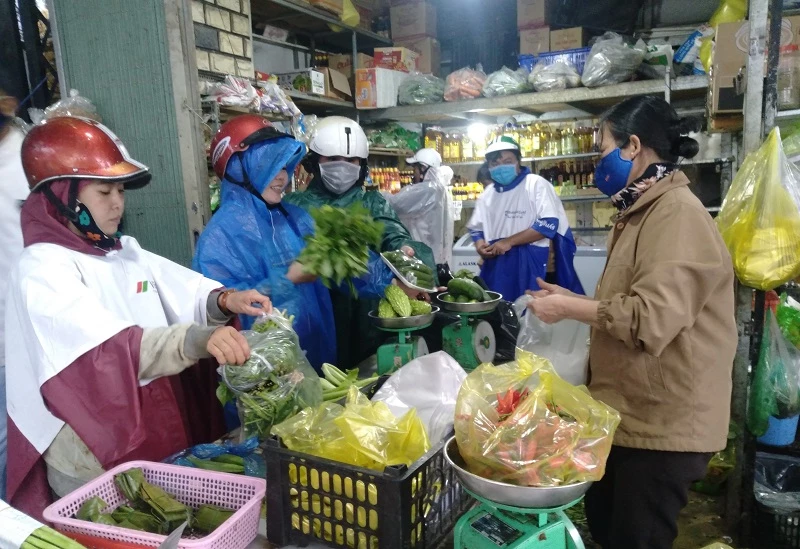 Phú Yên: Dừng chợ dân sinh tự phát, đóng cửa các gian hàng không thiết yếu tại chợ, siêu thị