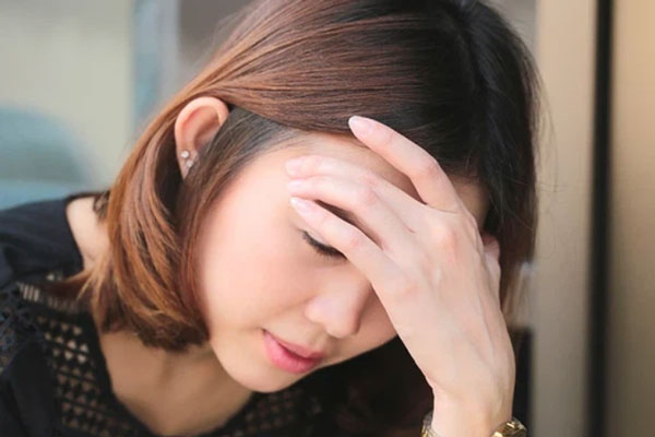 Anh trai tôi thông báo sẽ tổ chức đám cưới ngay sau khi chị dâu tương lai xuất viện, nào ngờ mẹ tôi bật khóc khuyên anh đừng lấy