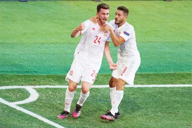 Laporte (24) là một trong những cầu thủ hiếm hoi thi đấu đủ các trận vòng bảng EURO 2020 của ĐT Tây Ban Nha