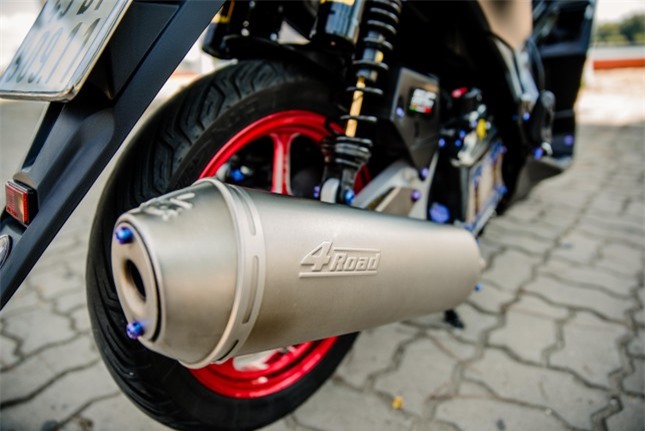 Xe tay ga Airblade 2020 độ với ống xả khủng ảnh 3