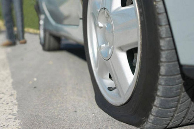 Nguyên nhân và cách xử lý xe bị nổ lốp khi chạy trên đường cao tốc
