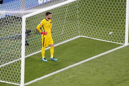 ĐT Pháp: Đừng để Lloris đối mặt 11m