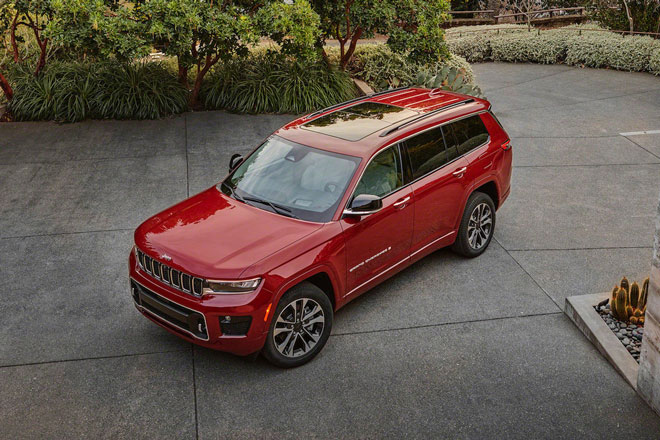 SUV động cơ V6, thiết kế ấn tượng, giá gần 900 triệu đồng