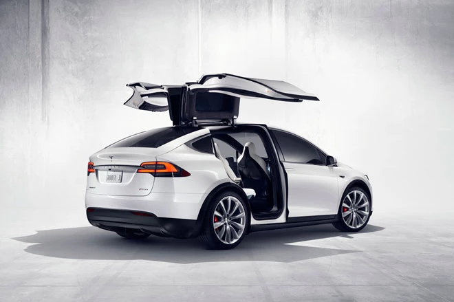 2. Tesla Model X 2021 (giá khởi điểm: 84.990 USD).