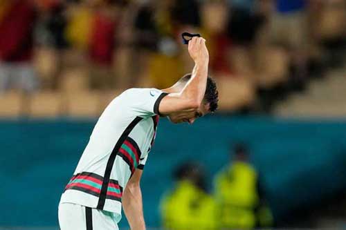 Tạm biệt Ronaldo, chân sút vĩ đại nhất lịch sử EURO