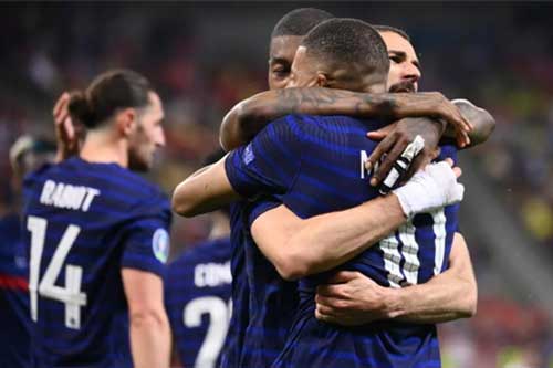 Tiết lộ sốc: ĐT Pháp thua ĐT Thụy Sĩ vì thiếu ngủ