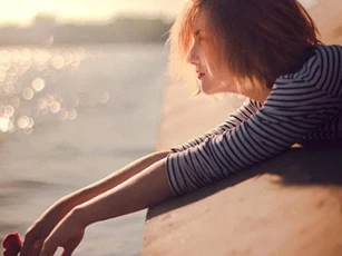 Ngày sinh nhật, em tự mua tặng mình một chiếc túi xách, ngờ đâu hậu quả kéo đến khiến em phải rời khỏi nhà với lá đơn ly hôn