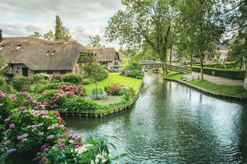 Ngỡ ngàng trước vẻ đẹp của các kênh đào trên thế giới