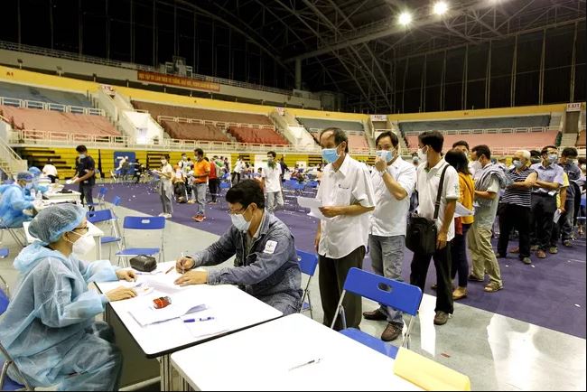 TP Hồ Chí Minh đề xuất giữ lại tiền ủng hộ phòng chống dịch để mua vaccine COVID-19