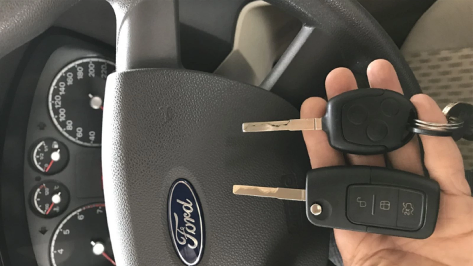 Làm gì khi mất chìa khóa ô tô